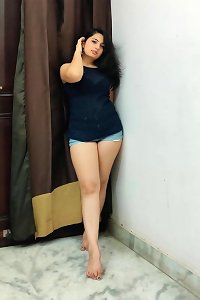 Desi indian insatiable slut showing boobs cooch